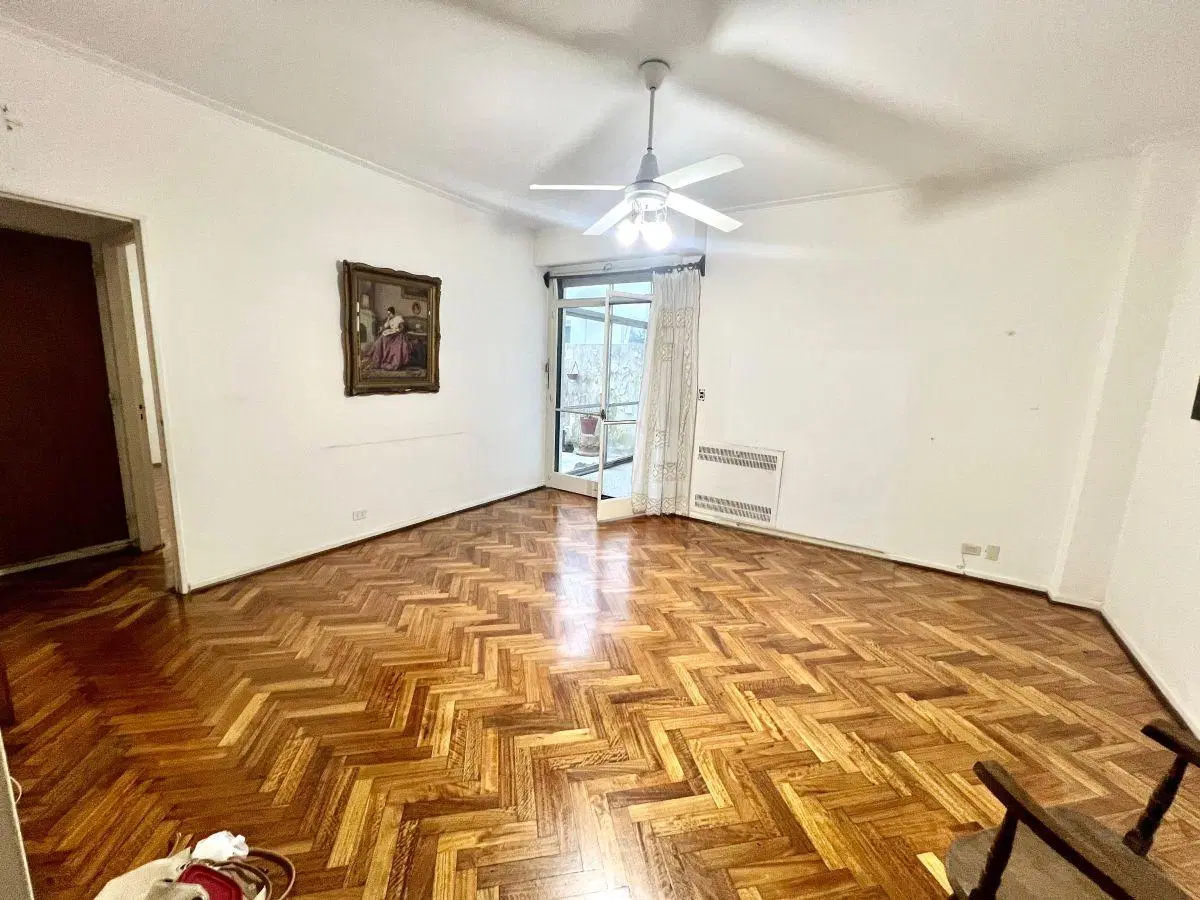 Martínez Centro: Entre Av y vías Amplio depto en Planta Baja de 4 ambientes y 2 Patios 100m2 totales 4