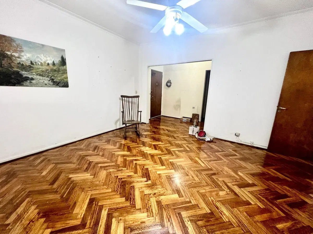 Martínez Centro: Entre Av y vías Amplio depto en Planta Baja de 4 ambientes y 2 Patios 100m2 totales 3