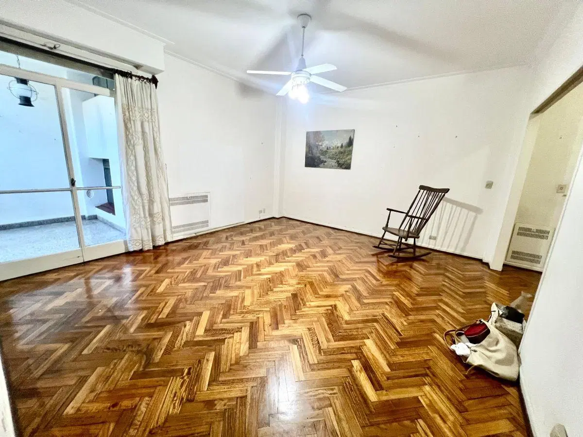 Martínez Centro: Entre Av y vías Amplio depto en Planta Baja de 4 ambientes y 2 Patios 100m2 totales 2