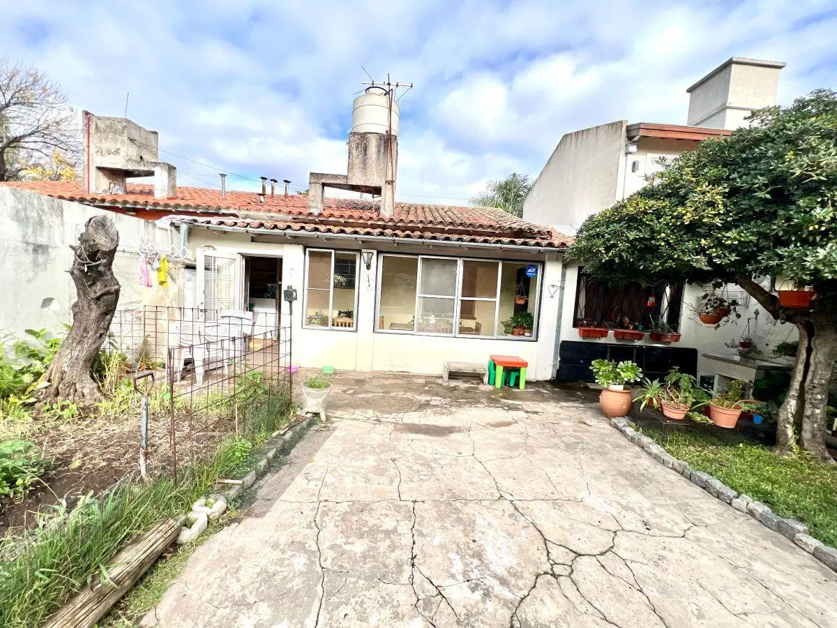 Martínez: Única propiedad en 1 Planta sobre lote de 10x30. 3 Amb, gran jardín c/parrilla y Quincho 3