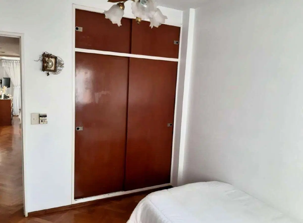 Impecable Departamento 4 ambientes con balcón y cochera 4