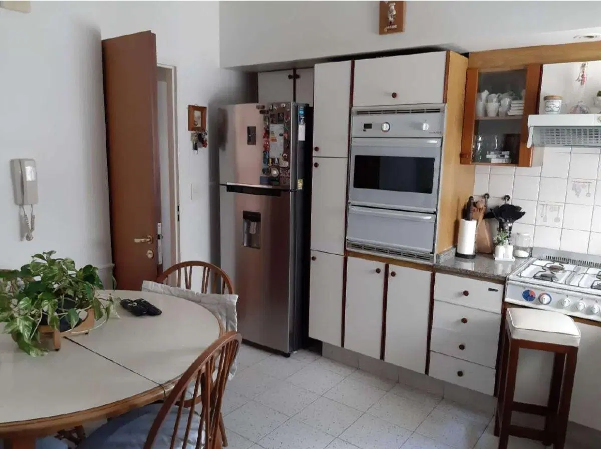 Impecable Departamento 4 ambientes con balcón y cochera 3