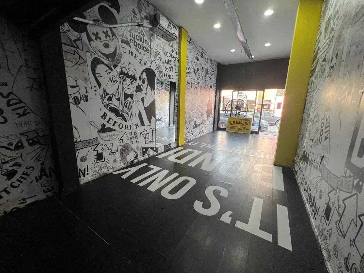 Centro de Martínez: Excelente local con gran vidriera a metros de la Av Santa Fe. Excelente estado 5