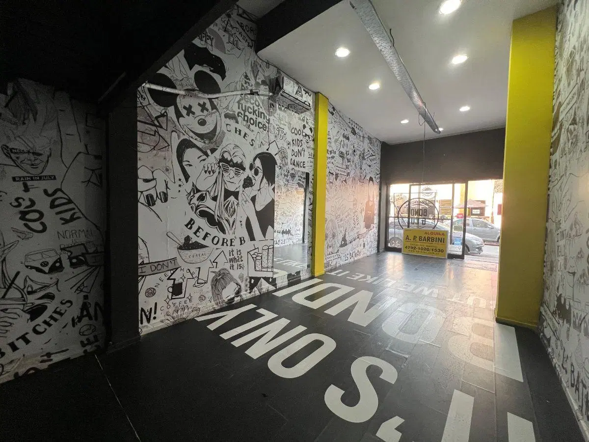 Centro de Martínez: Excelente local con gran vidriera a metros de la Av Santa Fe. Excelente estado 2