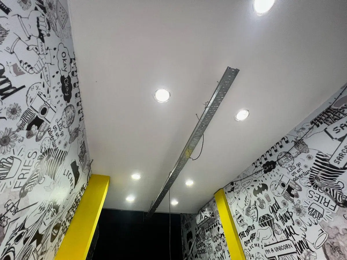 Centro de Martínez: Excelente local con gran vidriera a metros de la Av Santa Fe. Excelente estado 1