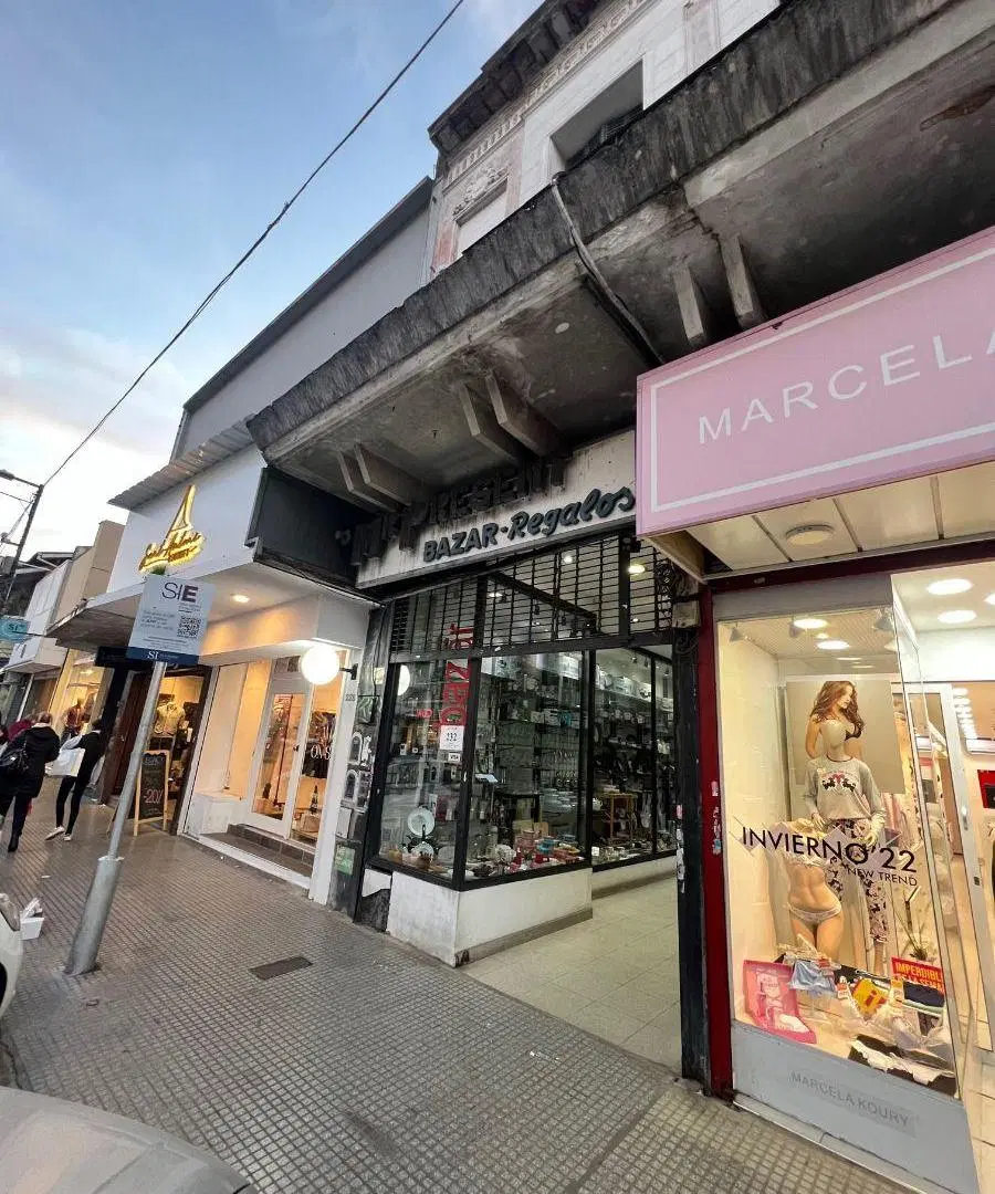 Martínez: Único local sobre calle Alvear. En la mejor cuadra del Centro de Martínez Excelente estado 5