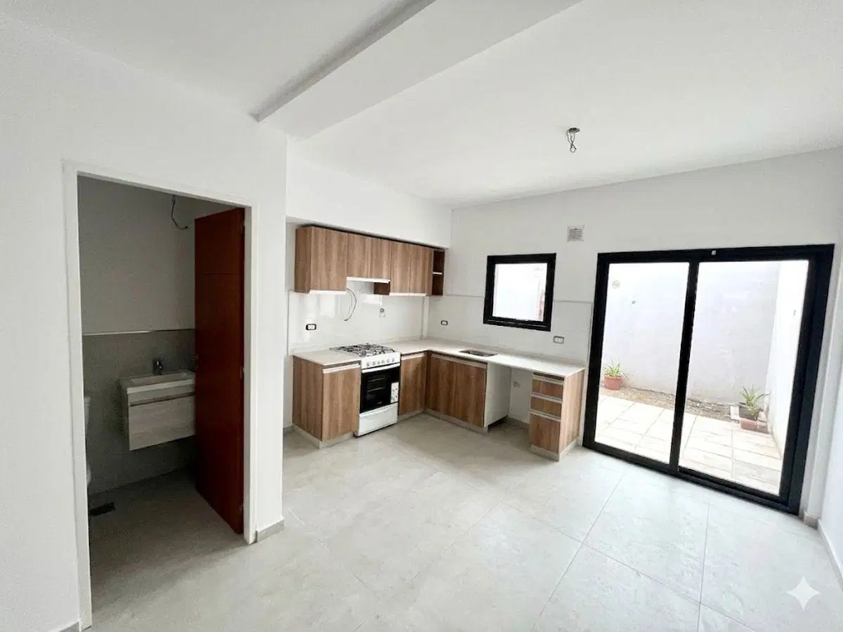 Olivos: Dúplex a estrenar, excelente construcción. 4 amb. Jardín y entrada de auto c/porton automat. 8