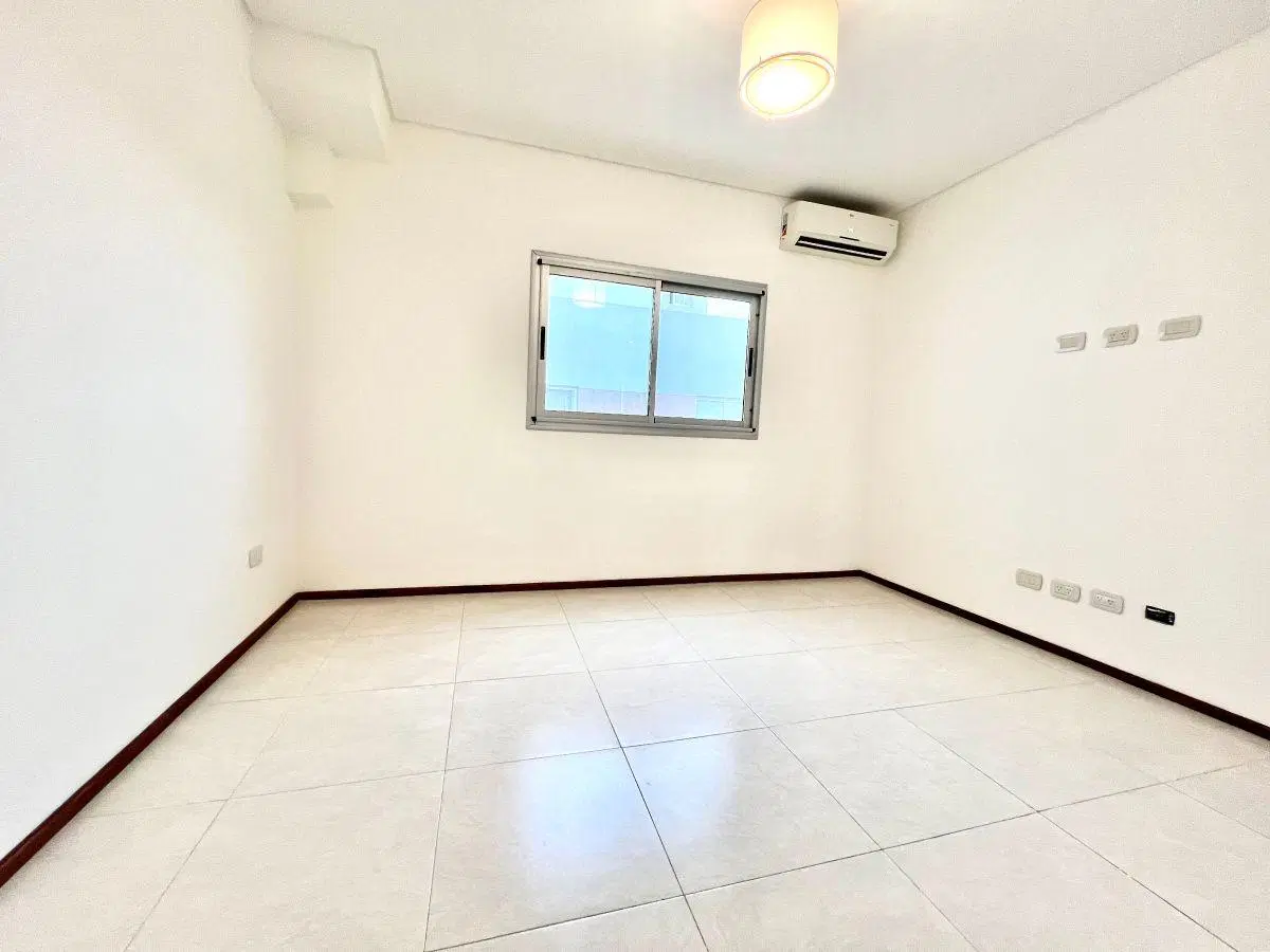 San Fernando: Moderno depto en 2 plantas: 3 Dormitorios, gran terraza propia, 3 baños y 2 cocheras. 4