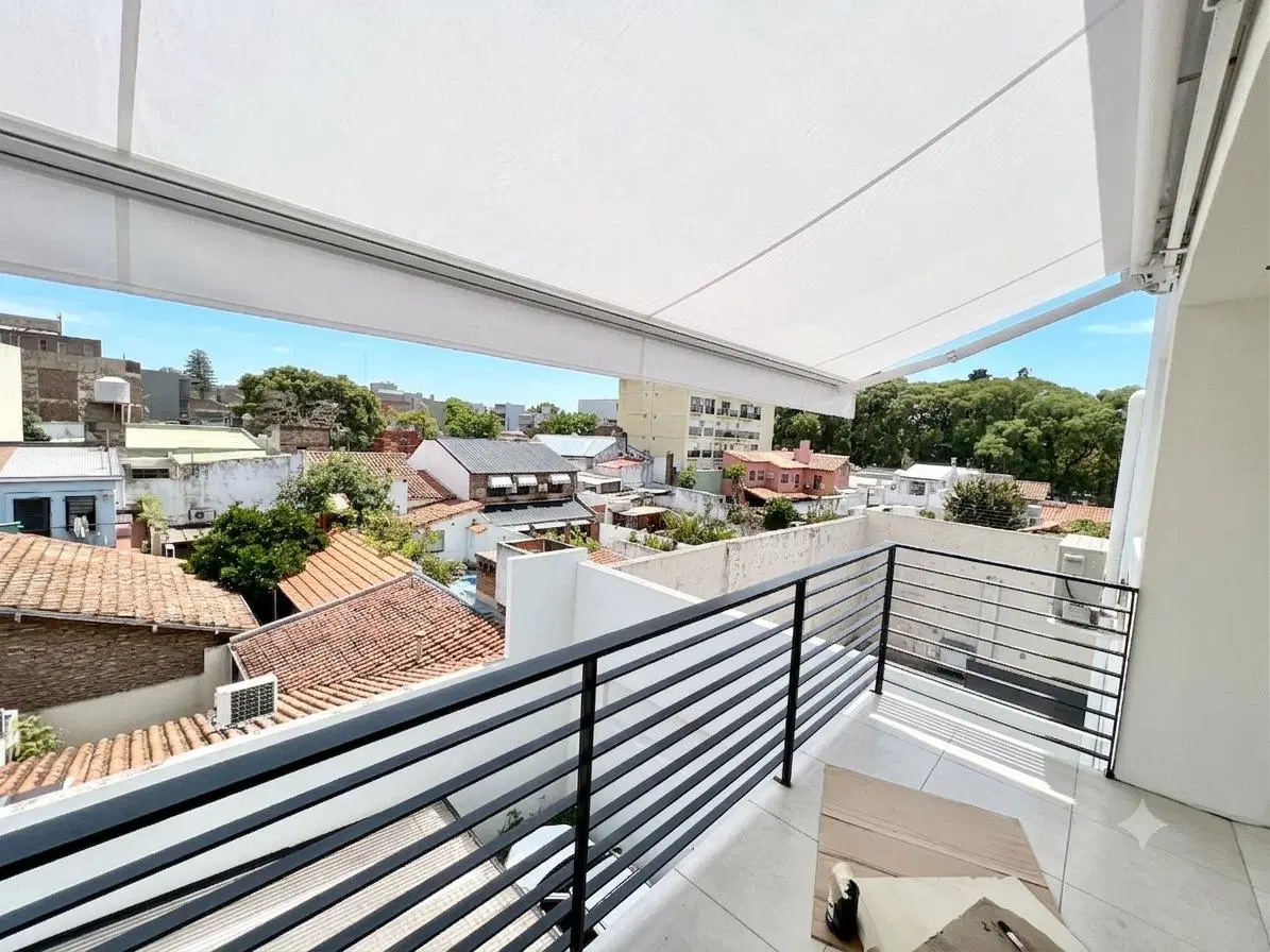 San Fernando: Moderno depto en 2 plantas: 3 Dormitorios, gran terraza propia, 3 baños y 2 cocheras. 3