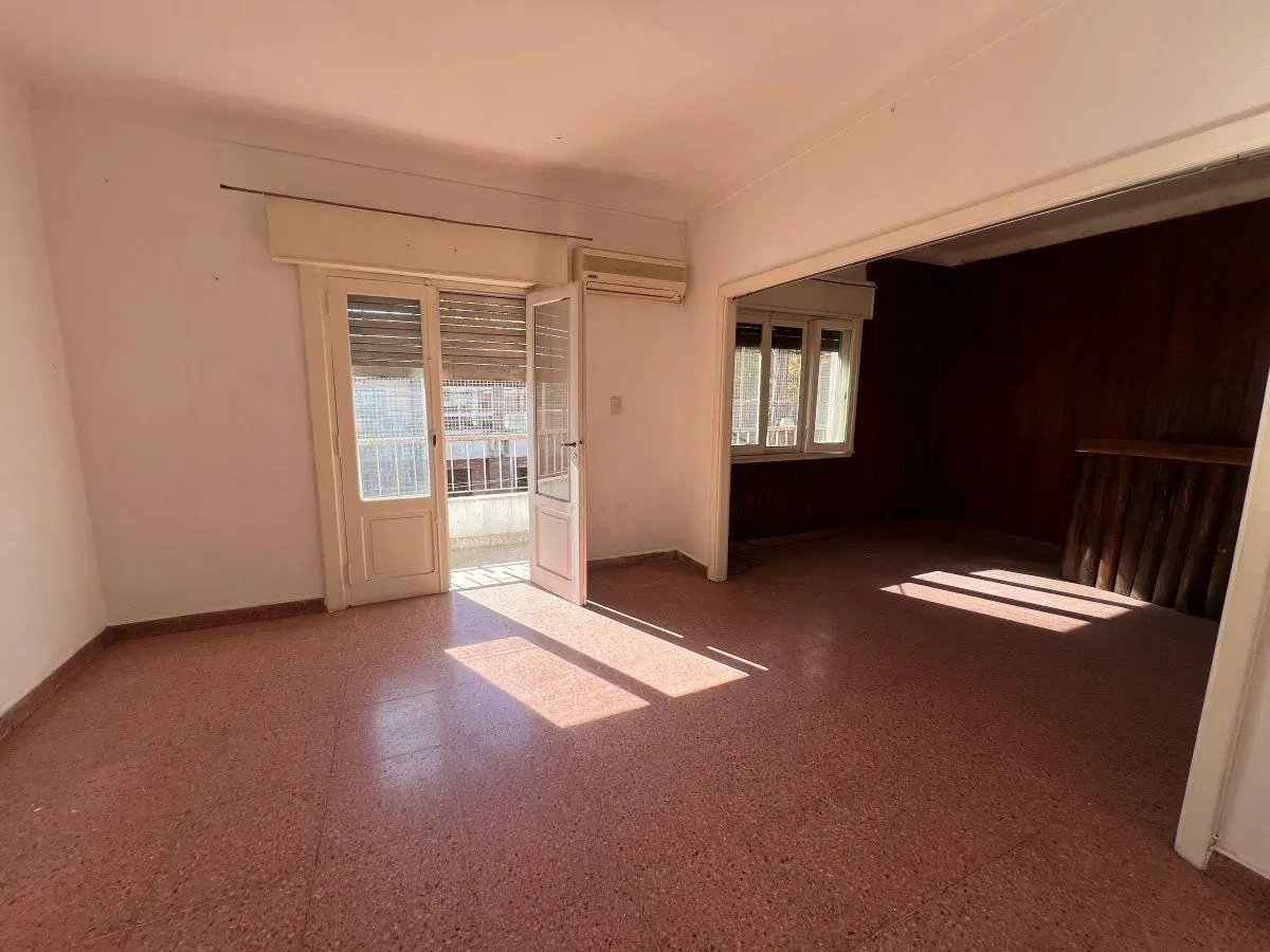 Villa Adelina: Venta en Block de 2 locales y gran vivienda con terraza en Planta Alta. Oportunidad! 2