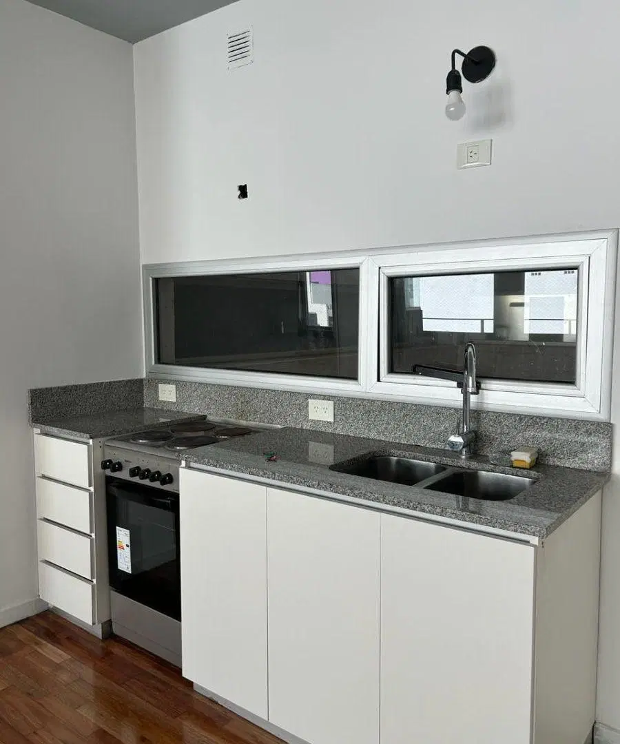 Exclusivo 2 Ambientes / Loft de Diseño a metros de Av. del Libertador. Pisos de Pinotea y Balcón 4