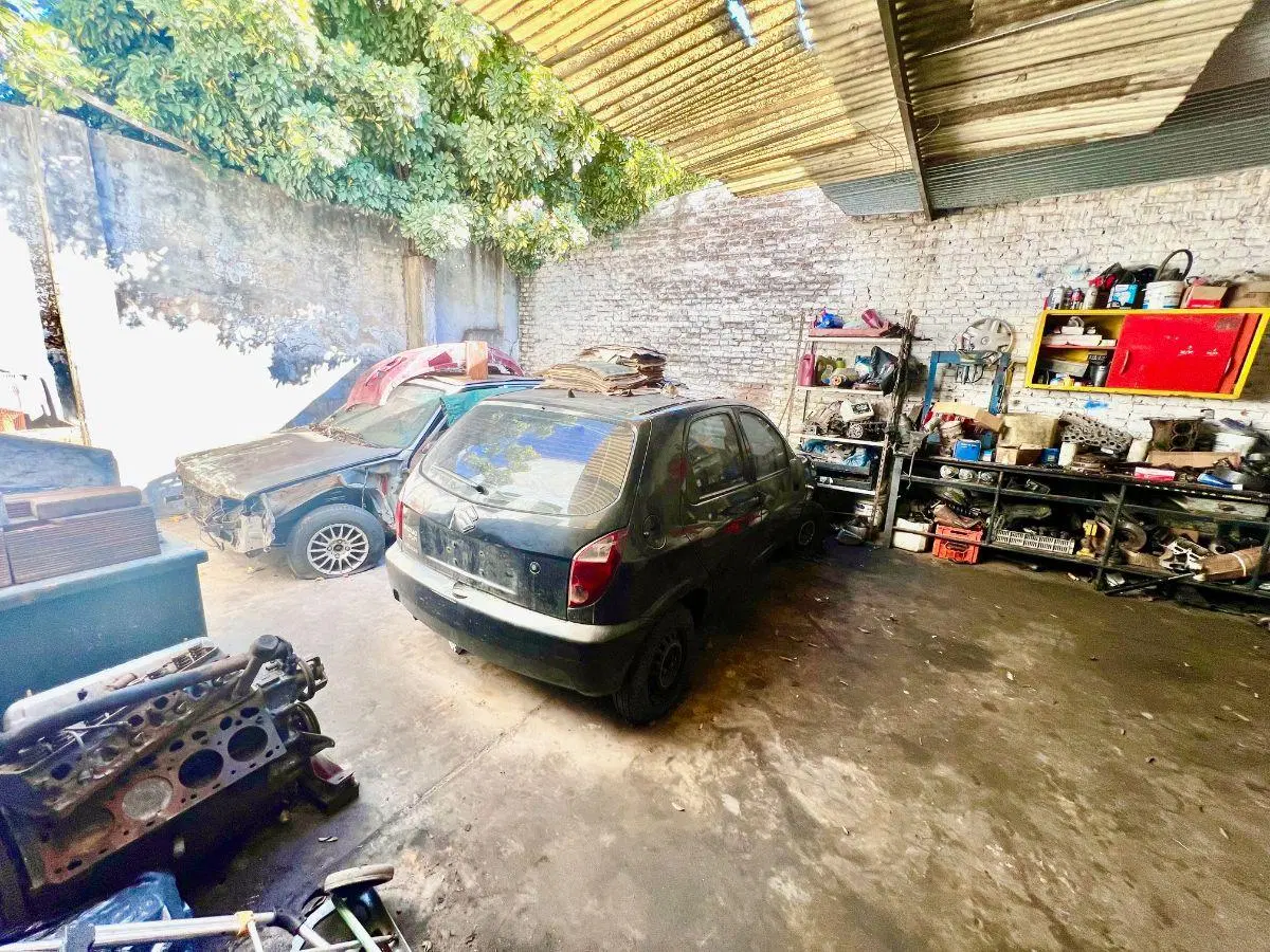 Local en Planta Baja con Habilitación de Taller Mecánico, 2 fosas. Apto 10 autos. Excelente estado. 5