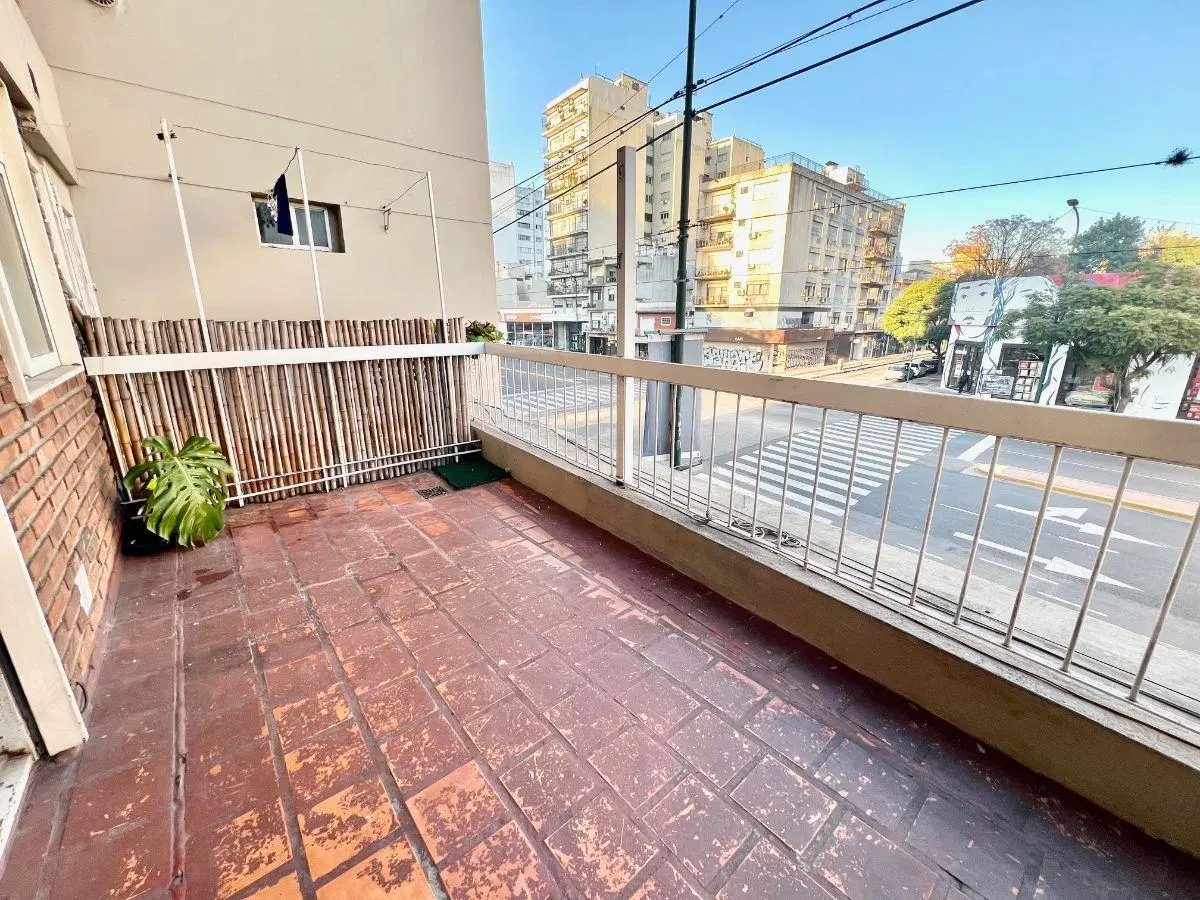 Martínez: Luminoso Depto con gran terraza. Apto Vivienda y Profesional: 2 Amb. Frente. Muy luminoso 4