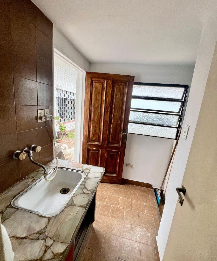 Foto de Martínez: Departamento tipo PH de 2 amb con jardín. A metros de Av, imagen 2
