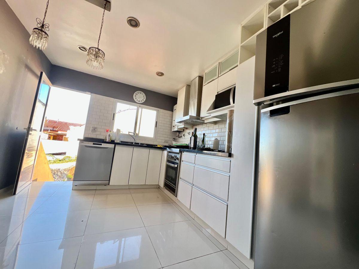 Foto de Olivos: Casa tipo PH en Planta Alta, totalmente reciclada. Con Piscina, imagen 5