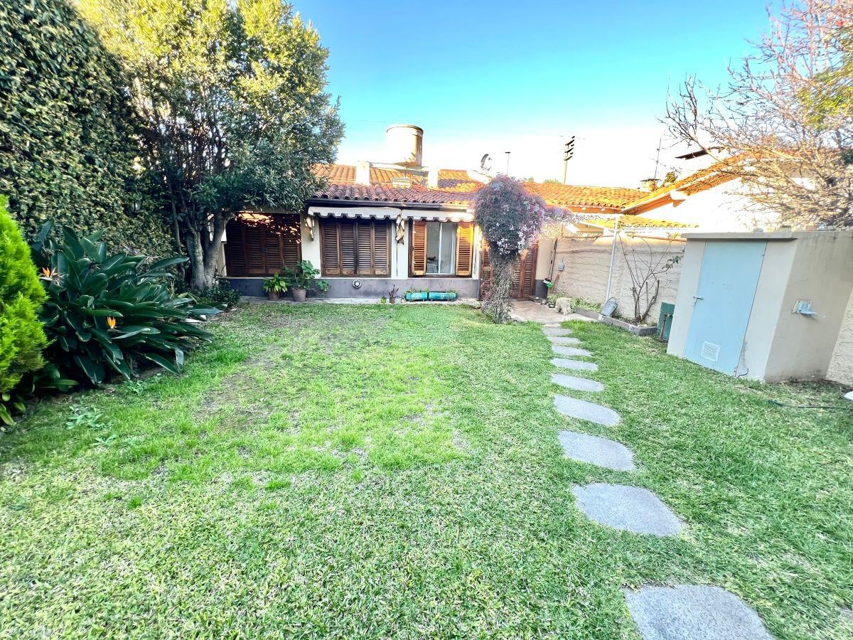 Foto de Martínez: Casa en 1 Planta gran jardín. Lote 8,66x34. 2 Dormitorios, imagen 2
