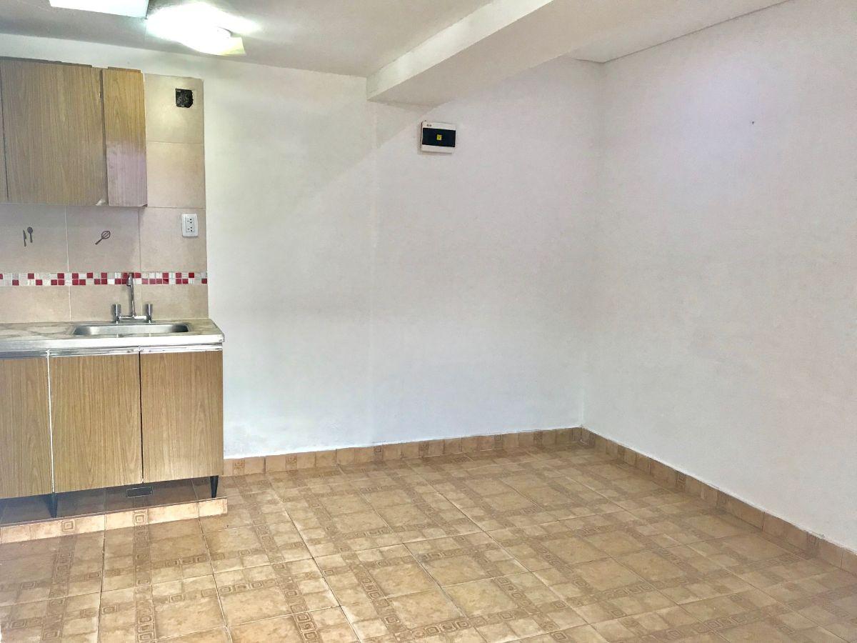 Foto de PH 2 ambientes sin expensas a 5 cuadras Avda con 2 patios, imagen 5