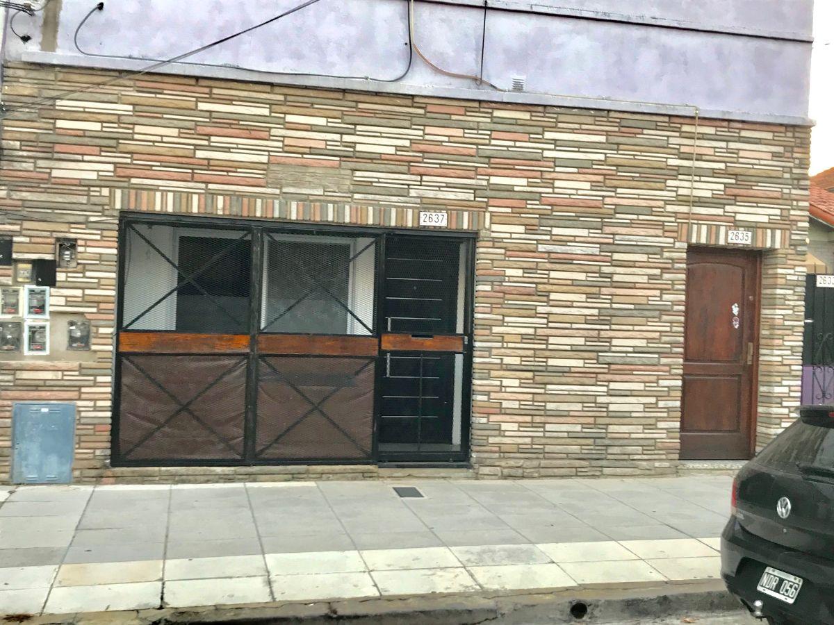 Foto de PH 2 ambientes sin expensas a 5 cuadras Avda con 2 patios, imagen 1