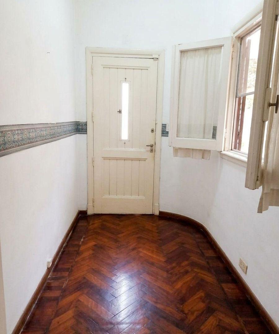Foto de Casa para reciclar o apto desarrollo. A media cuadra de Avda, imagen 1