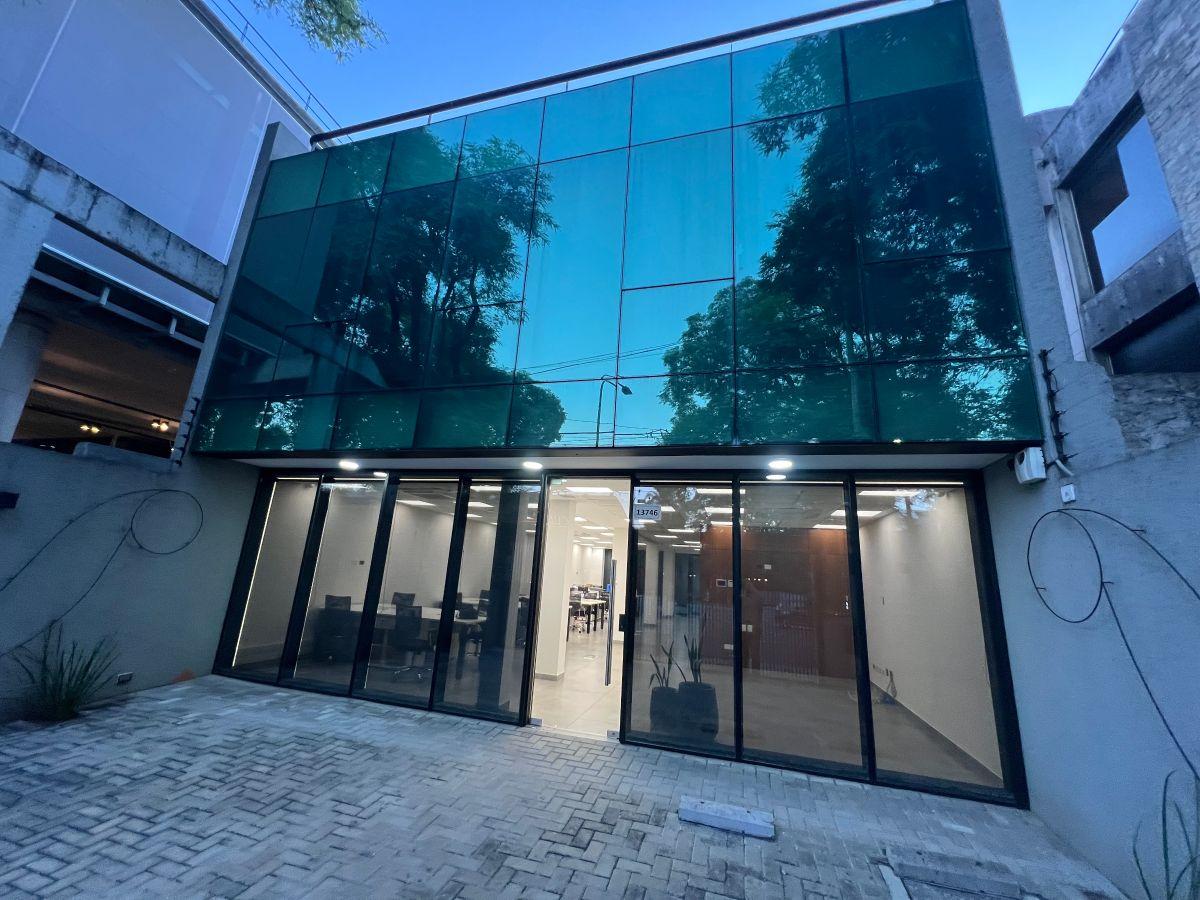 Foto de Martínez: Moderno edificio de oficinas en Block con jardín y 300m2 de, imagen 1