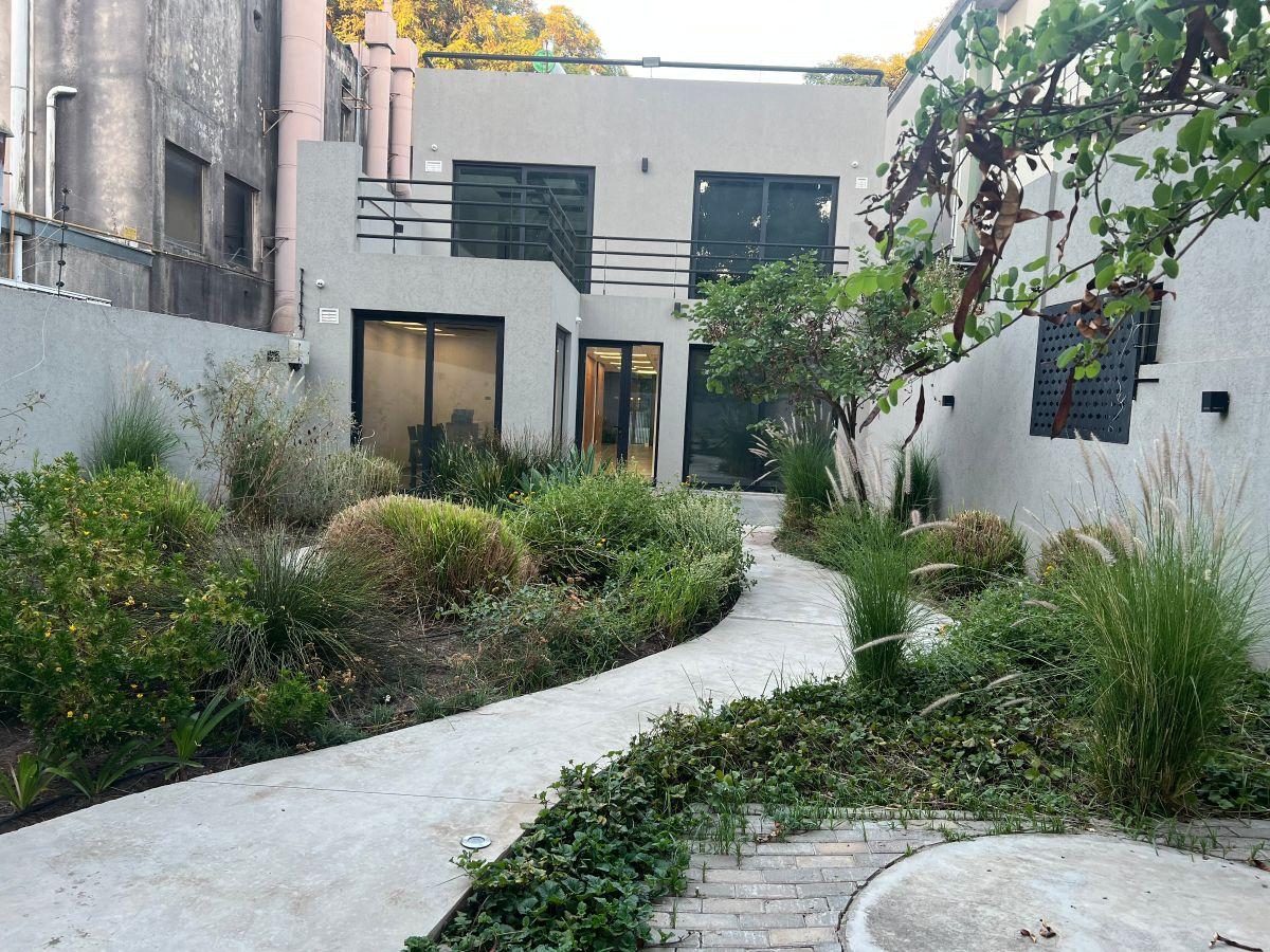 Foto de Martínez: Moderno edificio de oficinas en Block con jardín y 300m2 de, imagen 3