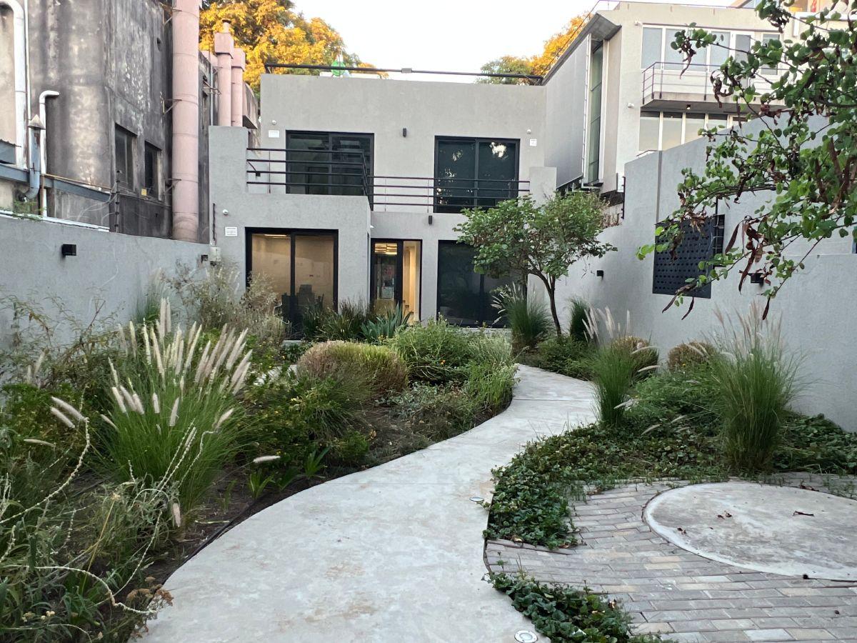 Foto de Martínez: Moderno edificio de oficinas en Block con jardín y 300m2 de, imagen 2