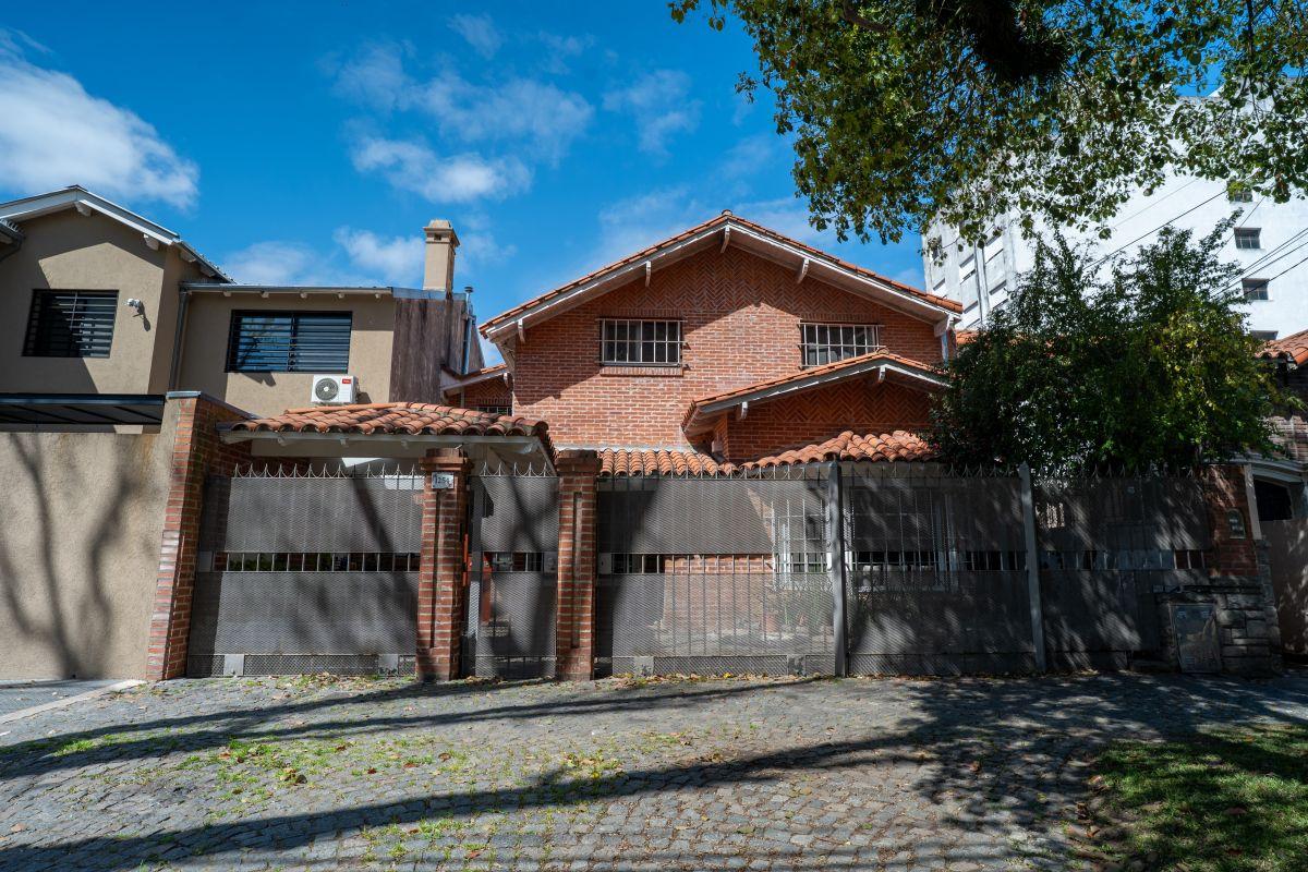 Foto de La Lucila: Moderna Casa en Lote de 10.39x39 en 2 Plantas. 5 Dorm, imagen 1