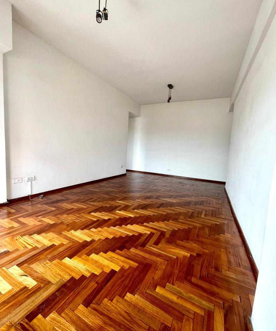 Foto de Acassuso, Único depto de 2 Ambientes con Balcón, Muy Luminoso. Pintado, imagen 4
