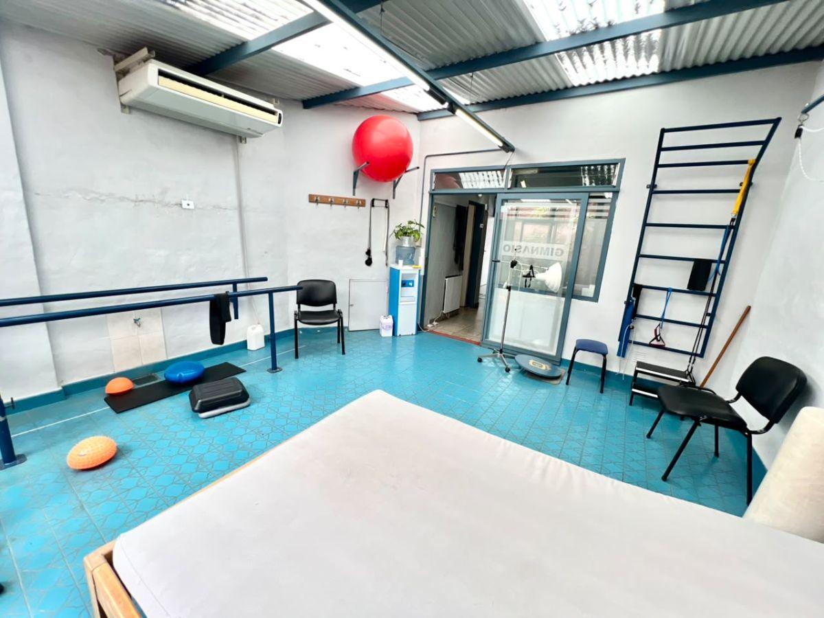 Foto de Único local sobre calle Juan B Justo. Medidas 4x12 con patio. Se vende, imagen 5