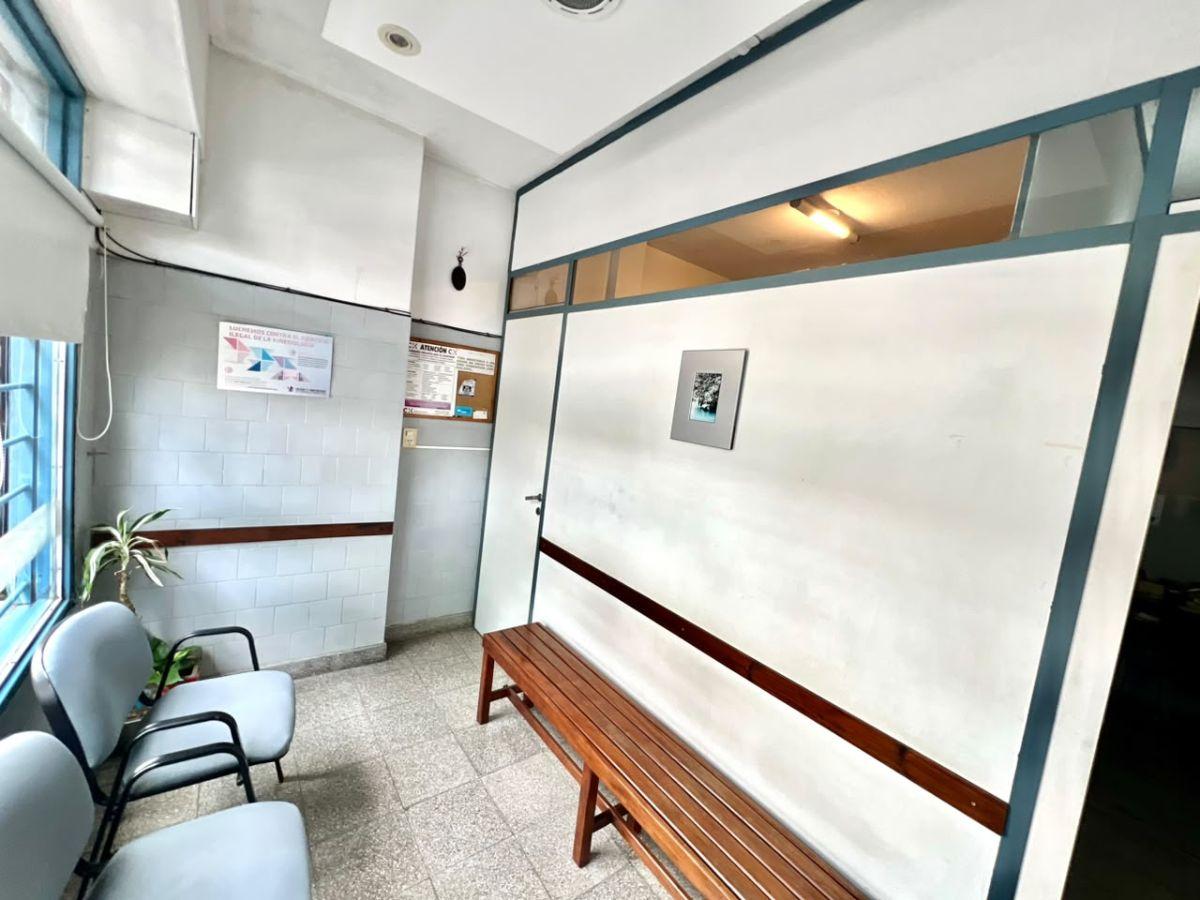 Foto de Único local sobre calle Juan B Justo. Medidas 4x12 con patio. Se vende, imagen 2