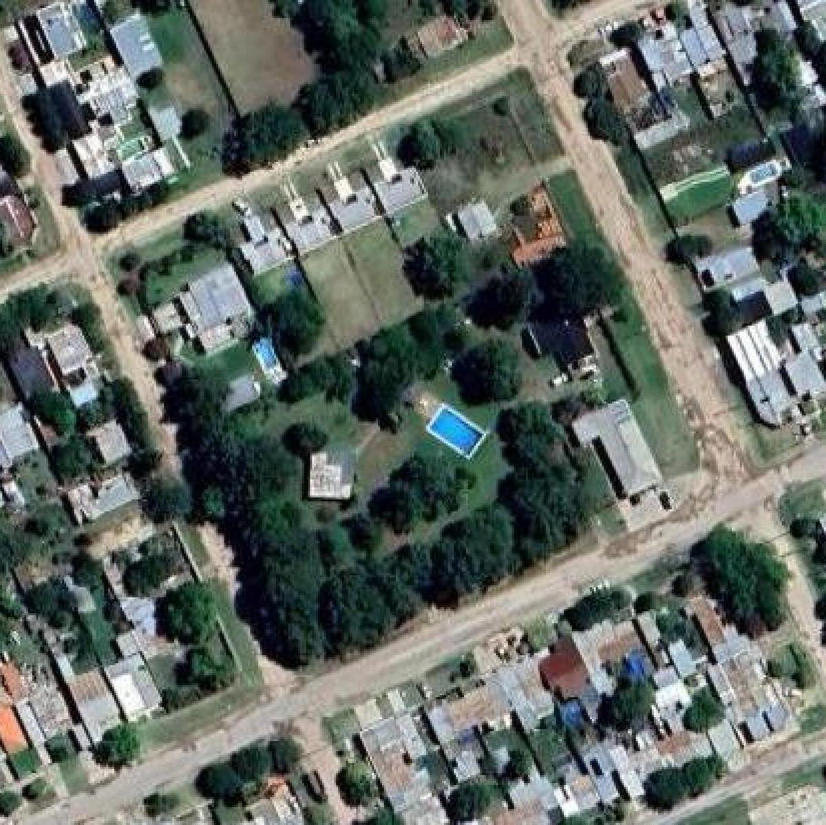 Casa en Venta - 2 Dorm. 1 Baño - Cochera - 220 m² - Coronel Brandsen 2