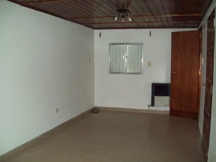 Casa en Venta - 3 Dorm. 1 Baño - Cochera - 161 m² - Bolívar 2