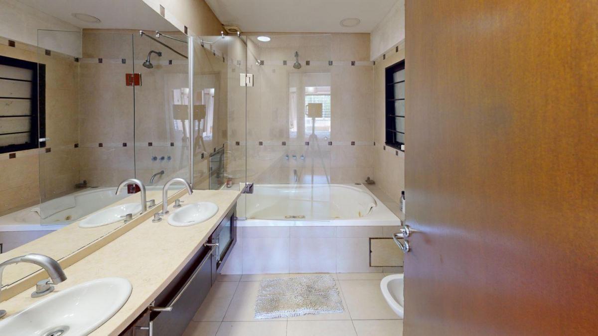 Departamento en Venta - 4 Dorm. 4 Baños - Cocheras - 308 m² - Villa Devoto 5