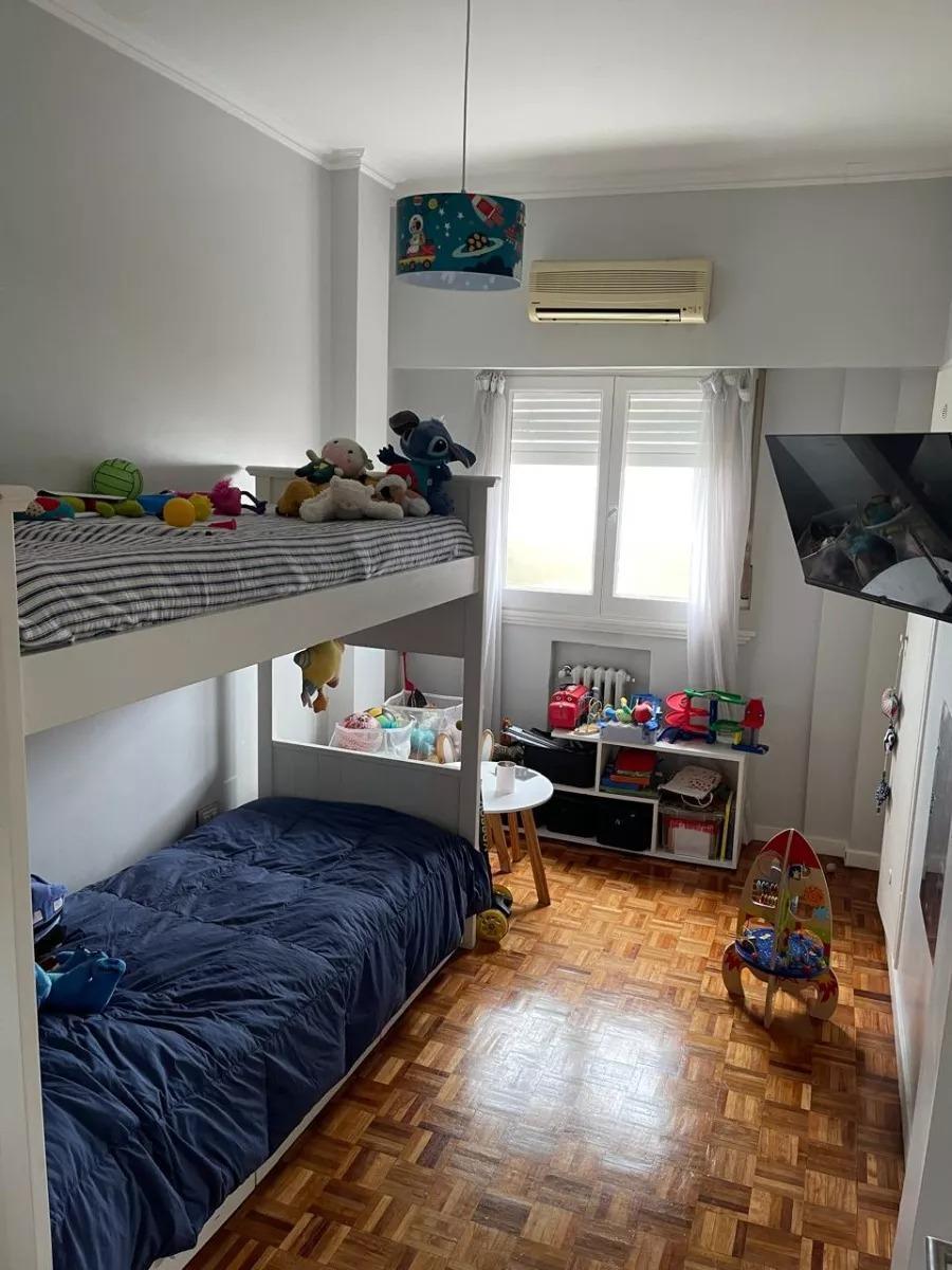Departamento en Venta - 5 Dorm. 2 Baños - Flores 3