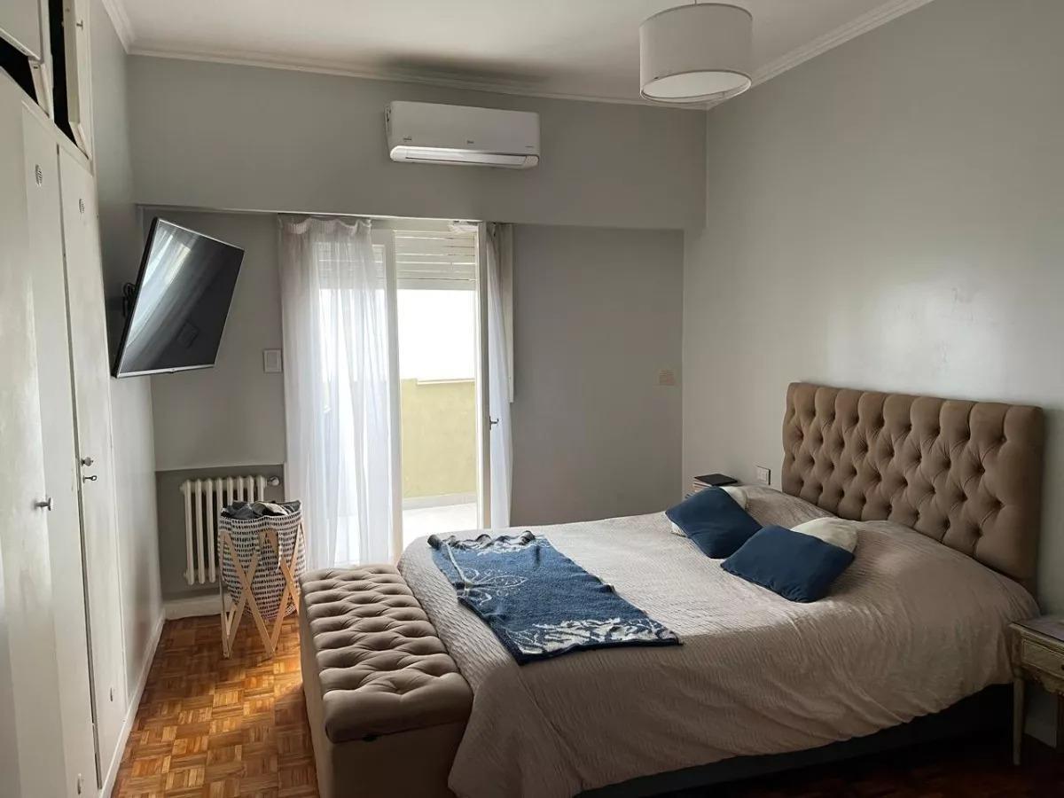 Departamento en Venta - 5 Dorm. 2 Baños - Flores 2