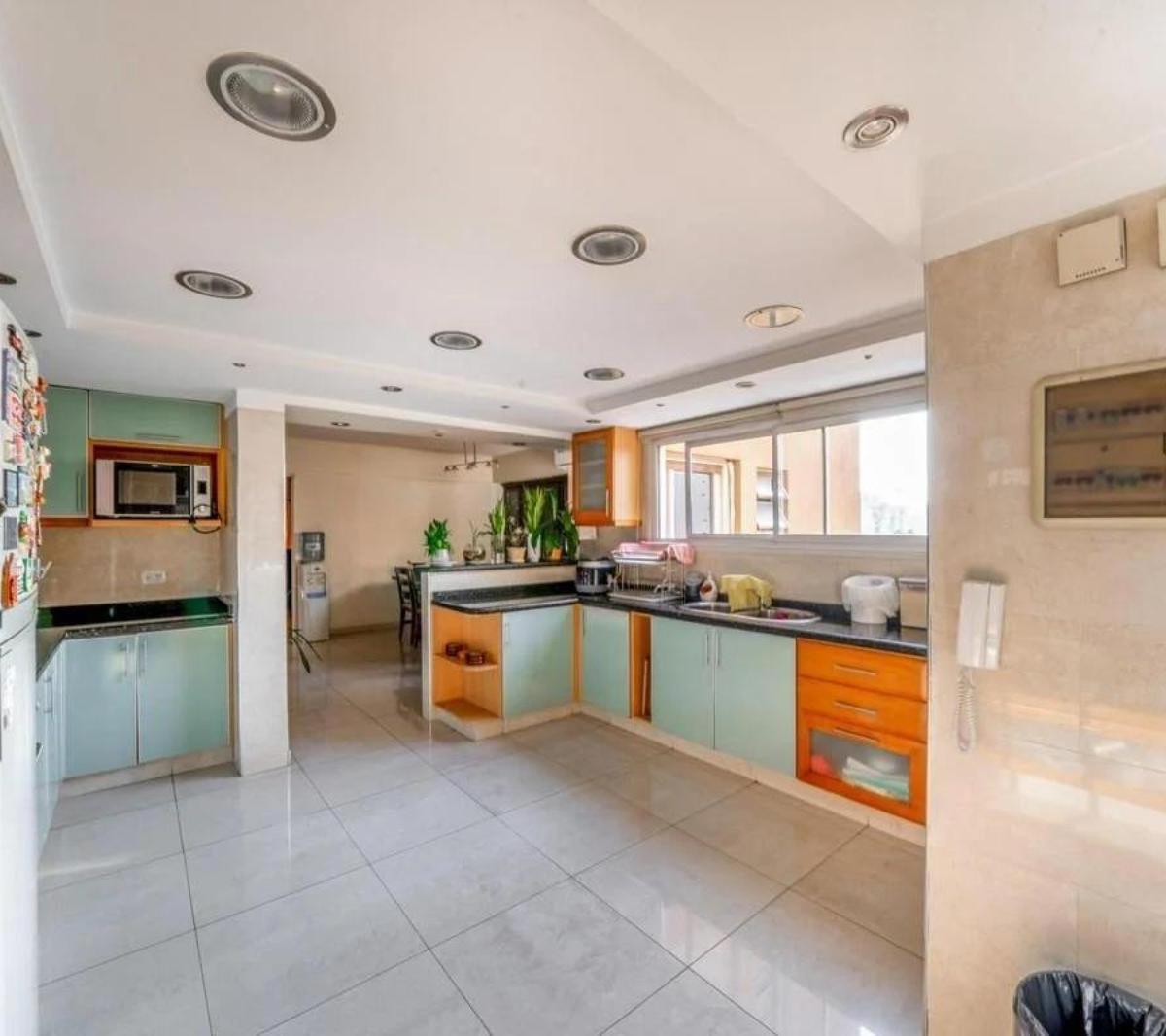 Departamento en Venta - 5 Dorm. 4 Baños - Cocheras - 274 m² - Flores 4