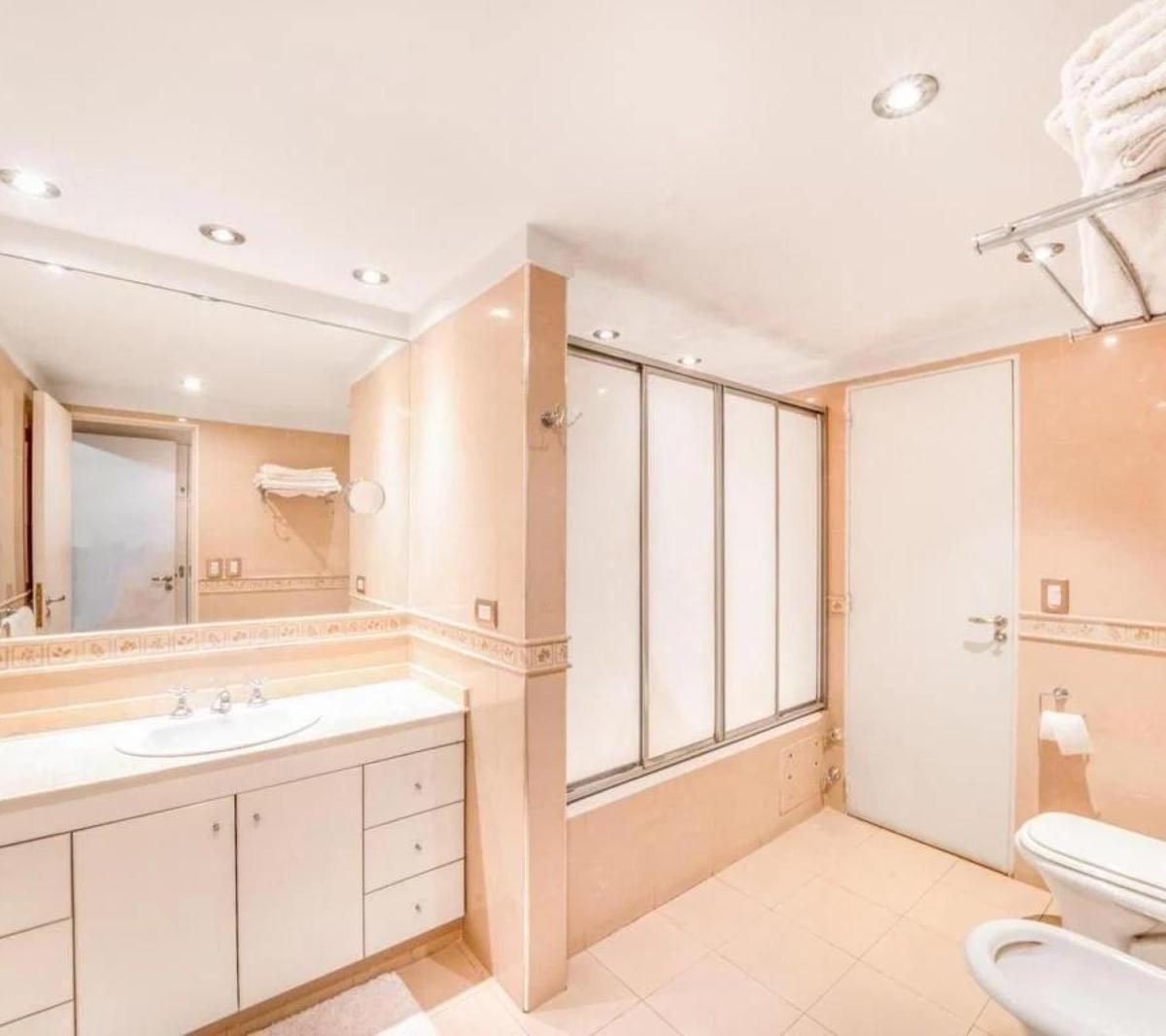 Departamento en Venta - 5 Dorm. 4 Baños - Cocheras - 274 m² - Flores 5