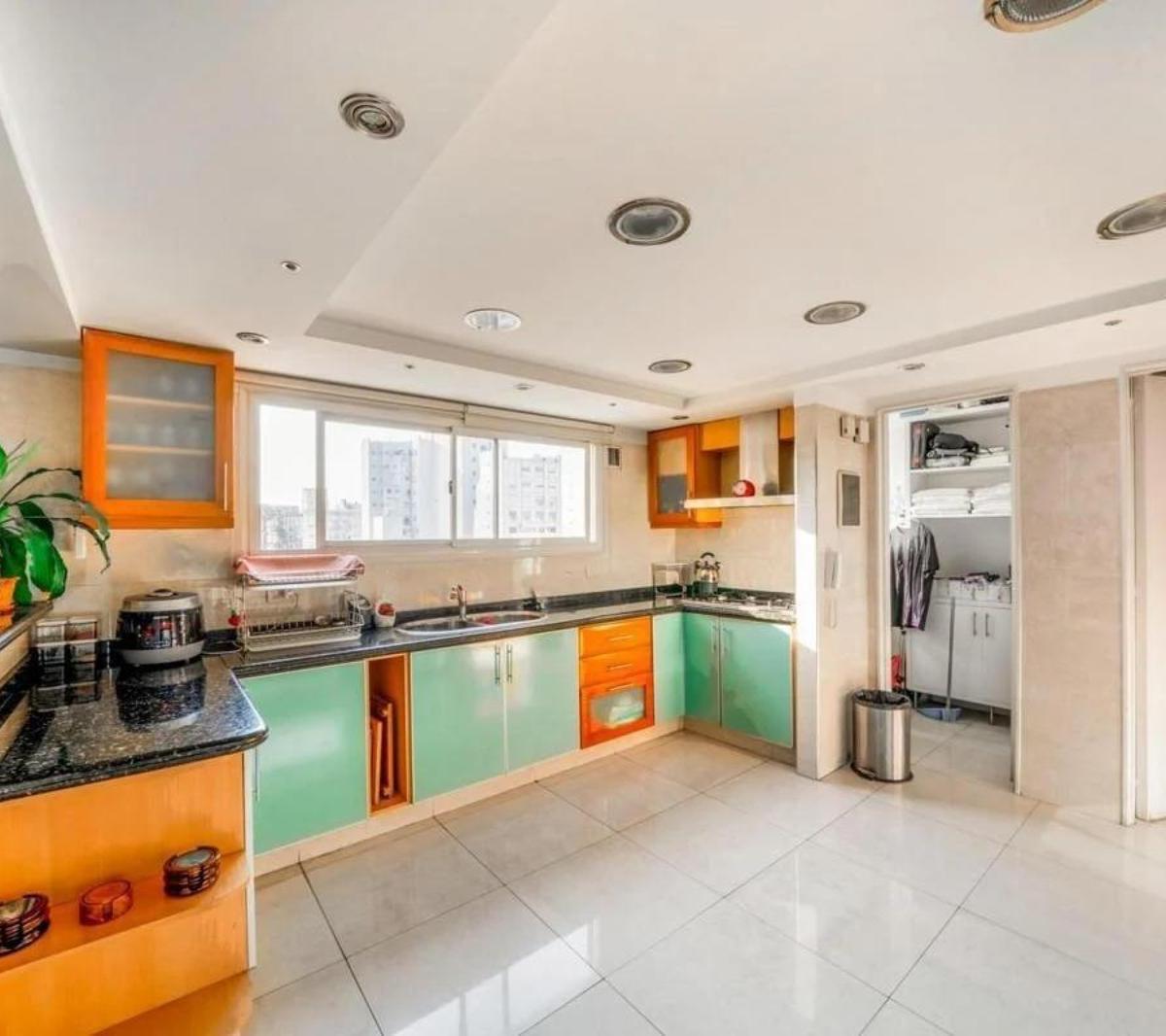 Departamento en Venta - 5 Dorm. 4 Baños - Cocheras - 274 m² - Flores 2