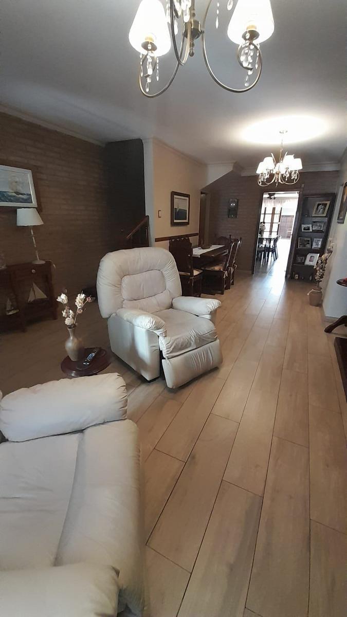 PH en Venta - 4 Dorm. 2 Baños - Cochera - 254 m² - Barracas 1