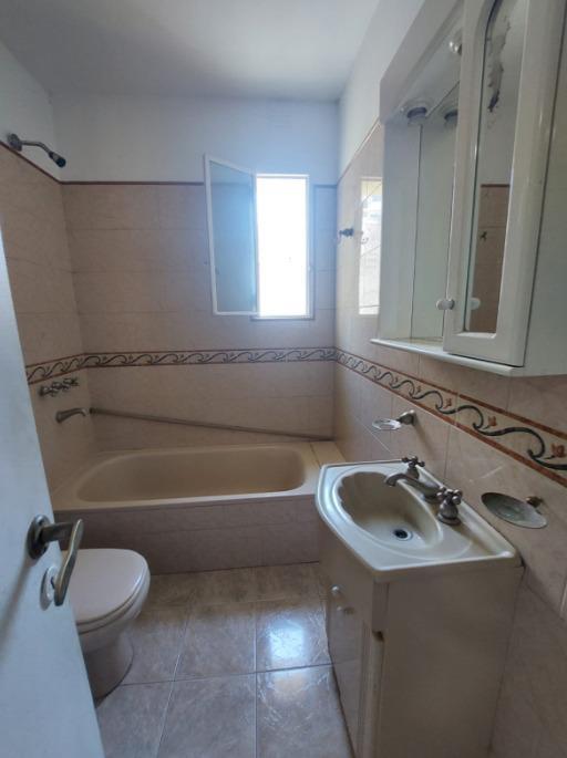 Casa en Venta - 3 Dorm. 3 Baños 2 Cocheras - 204 m² - Quilmes 2