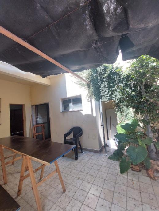 Casa en Venta - 3 Dorm. 3 Baños 2 Cocheras - 204 m² - Quilmes 4