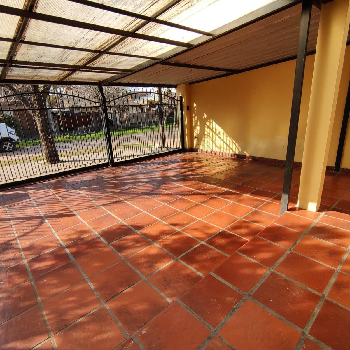 Casa en Venta - 3 Dorm. 1 Baño - Cocheras - 263 m² - Alcorta, Moreno 2