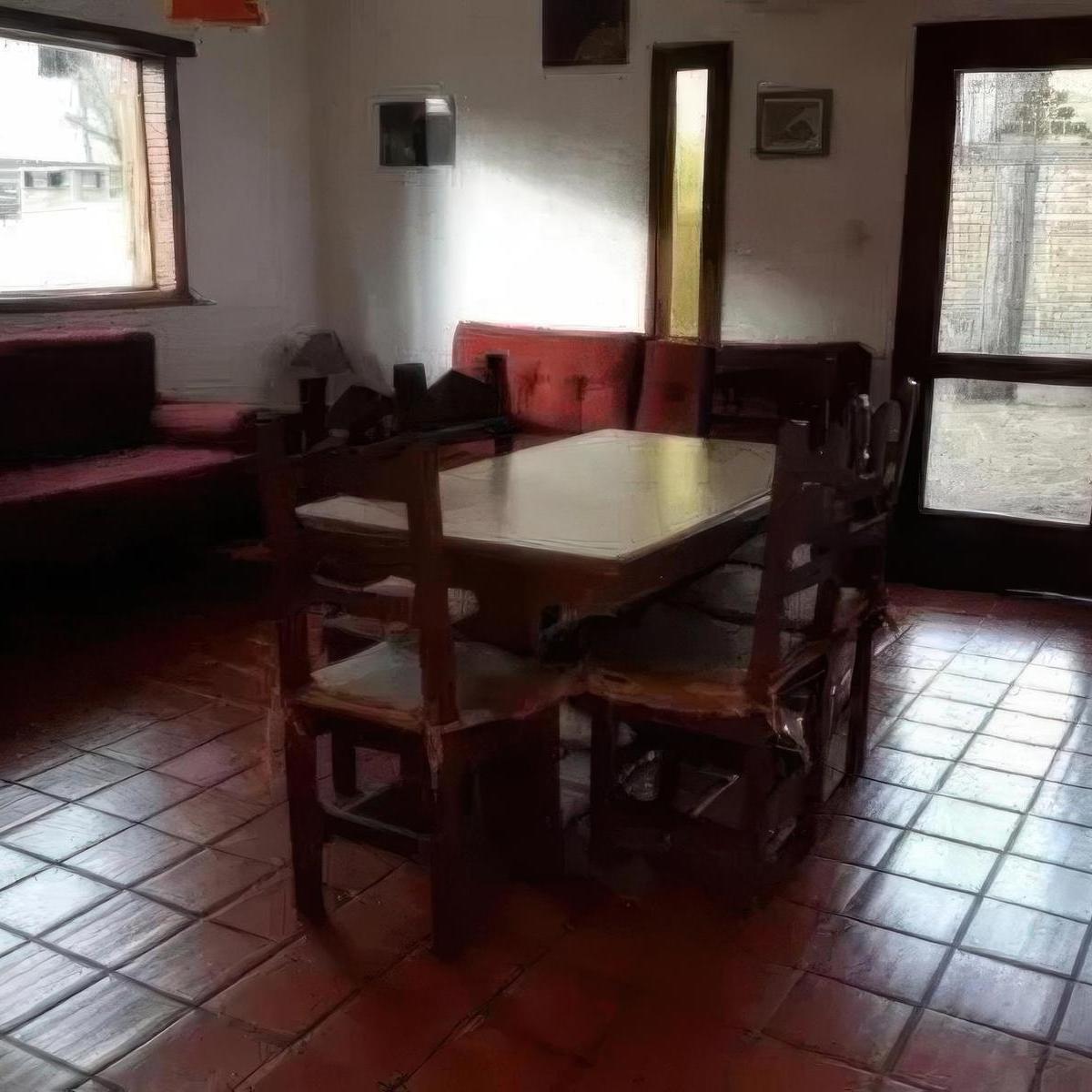 Dúplex en Venta - 4 Dorm. 2 Baños - Cocheras - 822 m² - Aguas Verdes 2