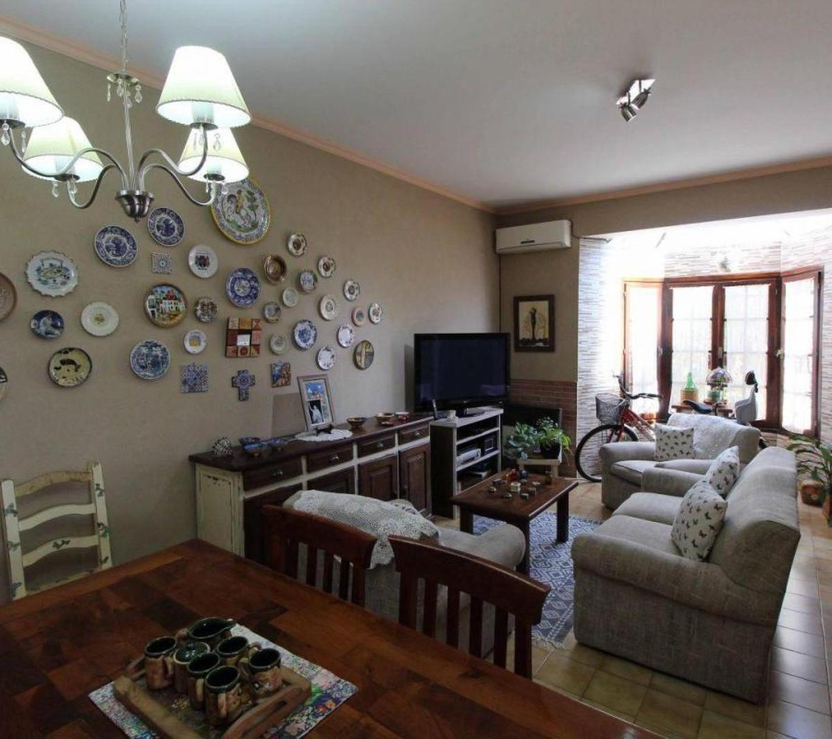 Casa en Venta - 2 Dorm. 1 Baño - Cochera - 102 m² - Morón 2