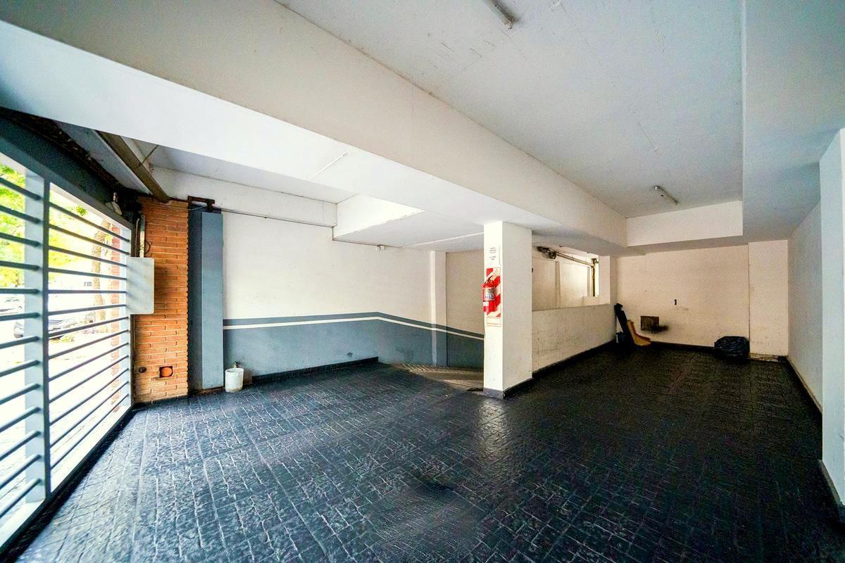 Departamento en Venta - 2 Dorm. 2 Baños - Cochera - 69 m² - Flores 4