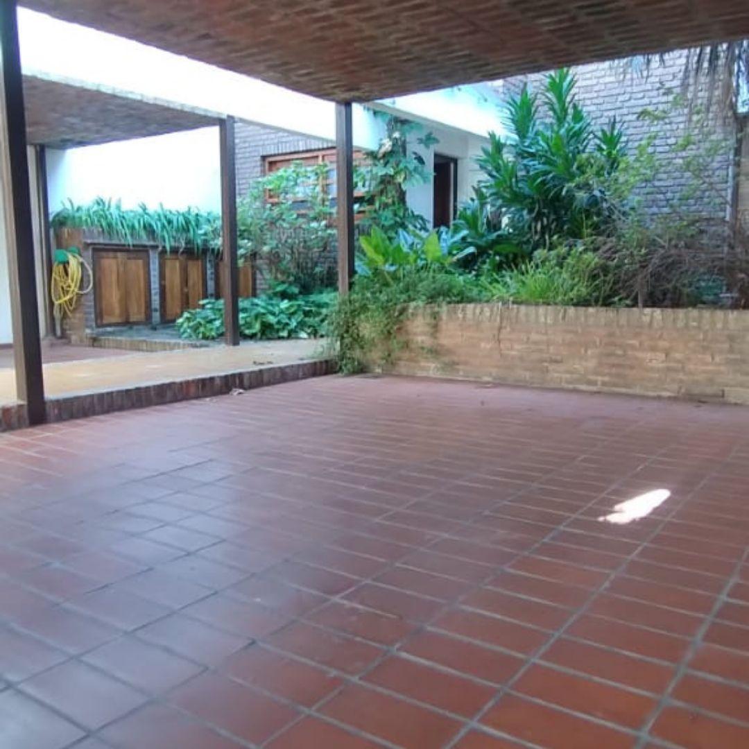 Casa en Venta - 3 Dorm. 4 Baños - Cochera - 355 m² - La Plata 3