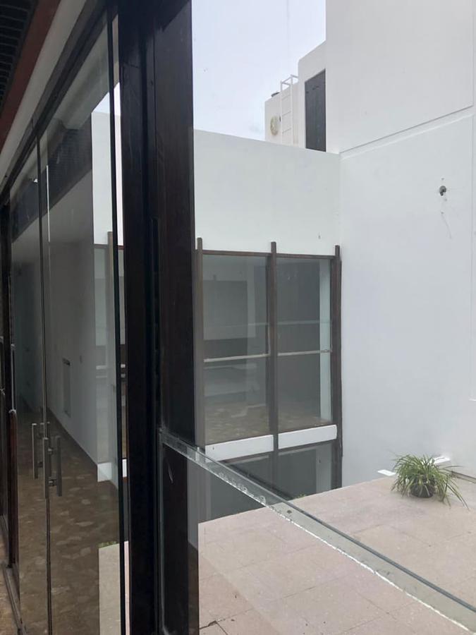 Casa en Venta - 5 Dorm. 4 Baños 2 Cochera - 220 m 2 Totales - La Plata 1