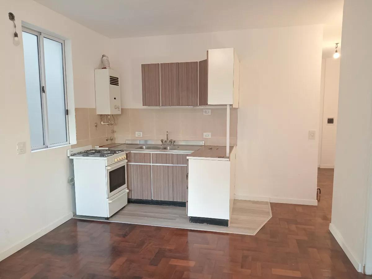 Departamento en Venta - 2 Dorm. 1 Baño - 63 m² - Chacarita 2
