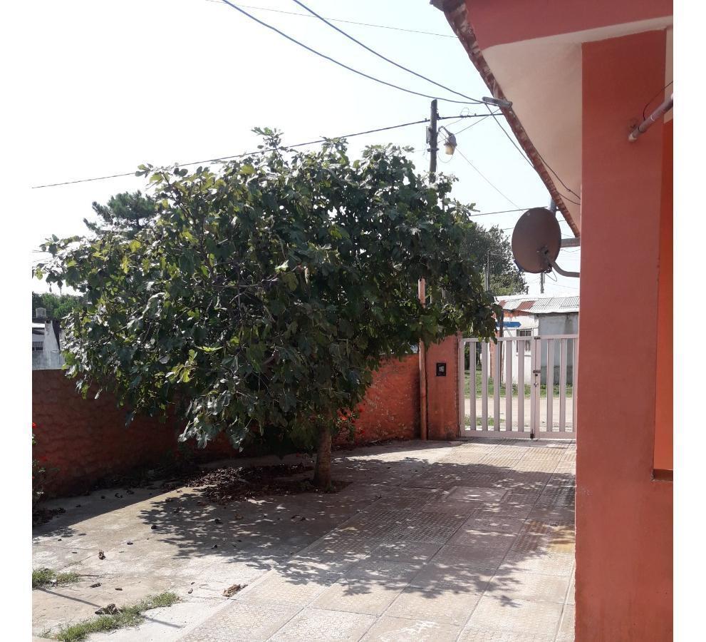 Casas en Venta - 4 Dorm. 2 Baños - Cochera - 220 m² - Santa Teresita 4