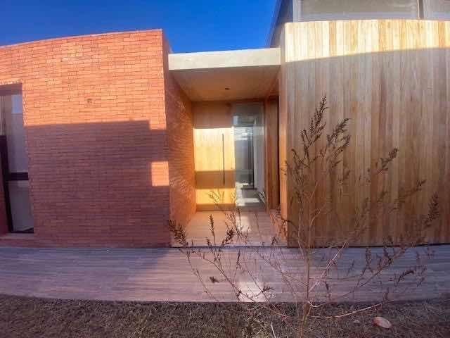 Casa en Venta - 3 Dorm. 2 Baños - Cochera - 180 m² - City Bell 1